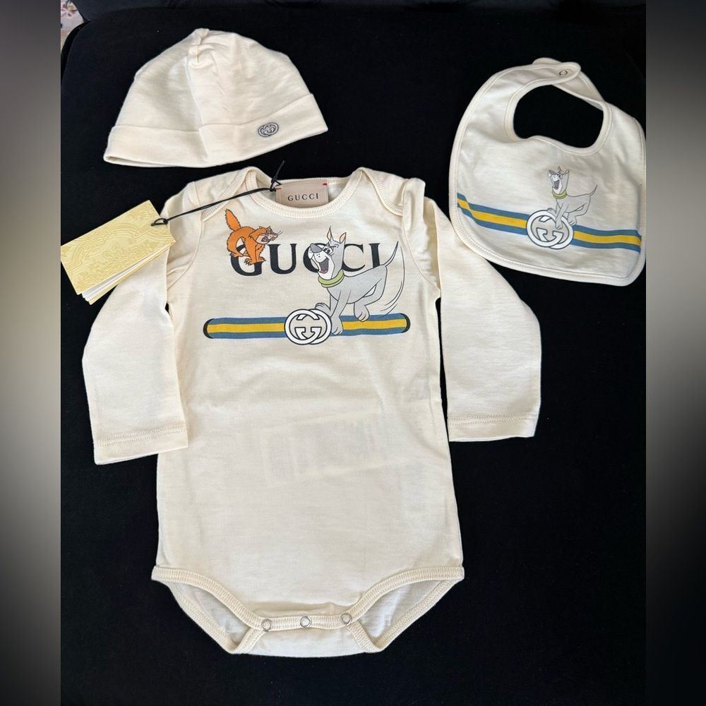 Brand New Gucci Cream Baby Set With Blue And Yellow Accents 3pcs